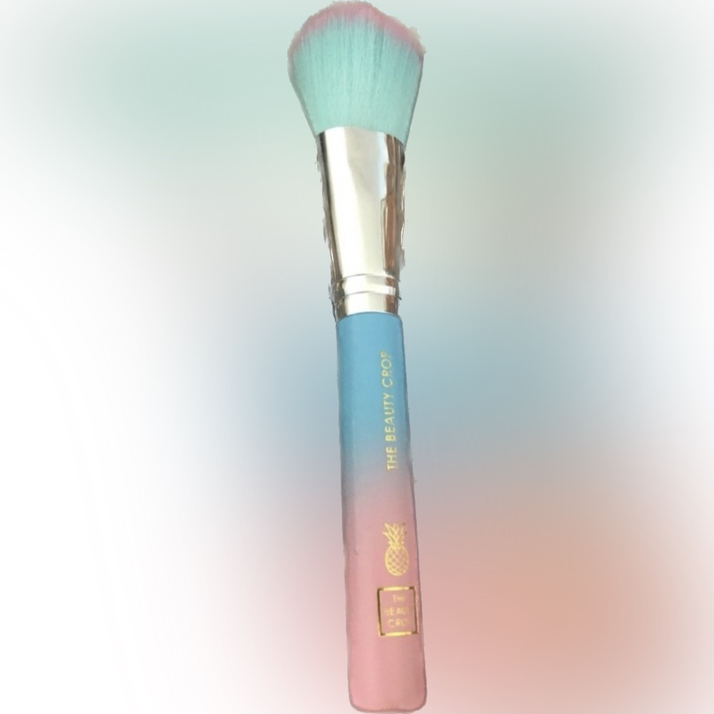 The Beauty Crop Fineapple Powder Brush F203